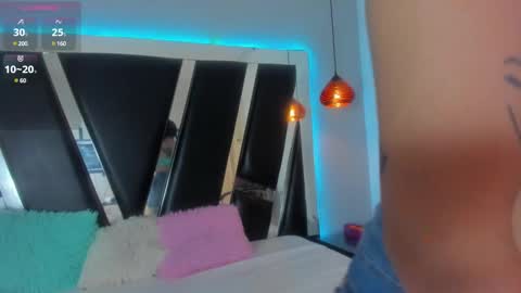 Snapshot of antonellepiercee chatting on January 21, 11:24 am A N T O N E L L E online show from January 21, 11:24 am