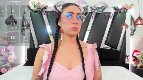 A N T O N E L L E  online show from December 18, 11:26 am