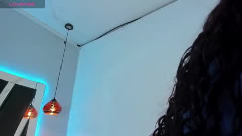 Snapshot of antonellepiercee chatting on January 24, 11:37 am A N T O N E L L E online show from January 24, 11:37 am