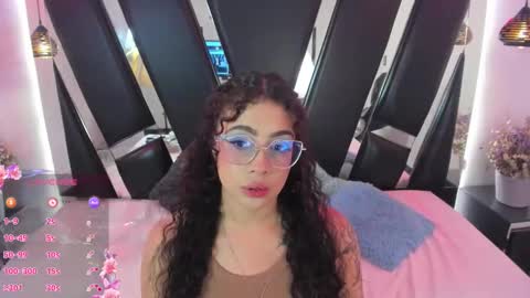 A N T O N E L L E  online show from September 24, 11:31 am