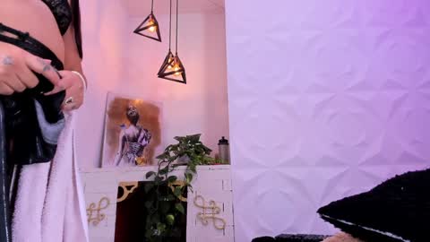 Snapshot of antonnella_lopez chatting on February 6, 9:17 pm Anto online show from February 6, 9:17 pm