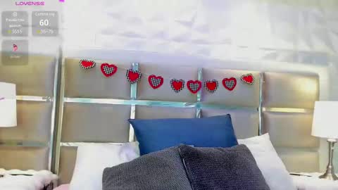 Snapshot of any_petitte chatting on February 26, 11:32 am ANY online show from February 26, 11:32 am