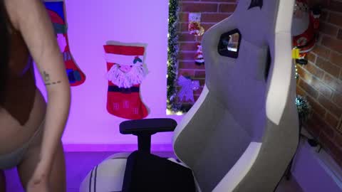 anya online show from December 8, 11:24 am