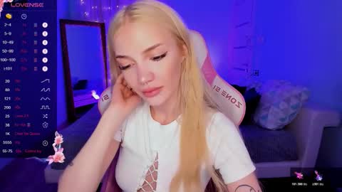 Snapshot of anyataylorr chatting on October 22, 2:38 am Anya online show from October 22, 2:38 am