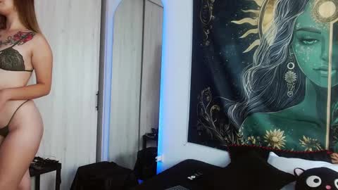 Snapshot of aphrodite__bloom chatting on February 6, 4:36 pm aphrodite__bloom online show from February 6, 4:36 pm