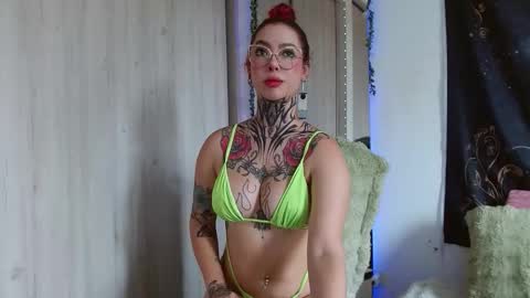 Snapshot of aphrodite__bloom chatting on October 27, 9:09 pm aphrodite__bloom online show from October 27, 9:09 pm