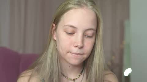 Snapshot of appr0ved chatting on October 5, 7:13 am  REYNA  next stream on December 3rd online show from October 5, 7:13 am