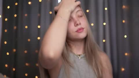 Snapshot of appr0ved chatting on September 28, 9:14 am  REYNA  next stream on December 3rd online show from September 28, 9:14 am