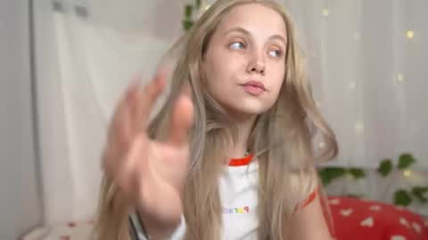 Snapshot of appr0ved chatting on September 19, 4:50 pm  REYNA  next stream on December 3rd online show from September 19, 4:50 pm