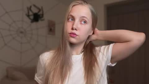 Snapshot of appr0ved chatting on October 26, 3:29 pm  REYNA  next stream on December 3rd online show from October 26, 3:29 pm