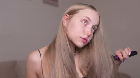 Snapshot of appr0ved chatting on October 14, 3:47 pm  REYNA  next stream on December 3rd online show from October 14, 3:47 pm