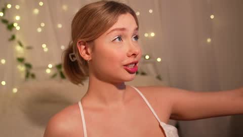 Snapshot of april_blush chatting on December 13, 2:49 pm BETH NEXT STREAM ON WEDNESDAY online show from December 13, 2:49 pm