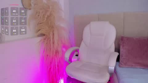 Snapshot of april_ebony18_ chatting on October 25, 10:56 am April online show from October 25, 10:56 am