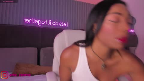 Snapshot of april_ebony18_ chatting on March 7, 10:45 am April online show from March 7, 10:45 am