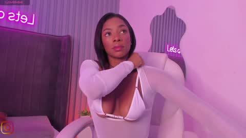 Snapshot of april_ebony18_ chatting on January 24, 10:43 am April online show from January 24, 10:43 am