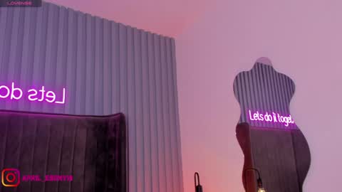 Snapshot of april_ebony18_ chatting on February 8, 10:39 am April online show from February 8, 10:39 am