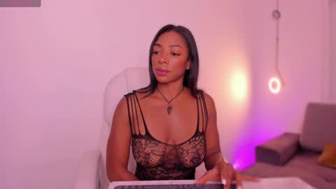 Snapshot of april_ebony18_ chatting on January 15, 10:38 am April online show from January 15, 10:38 am