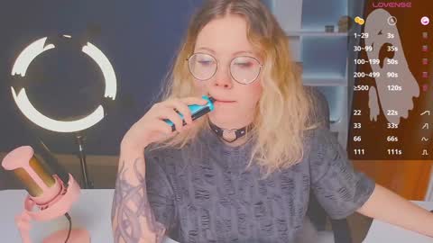 Snapshot of april_hentaigirl chatting on January 18, 6:21 pm my special content online show from January 18, 6:21 pm