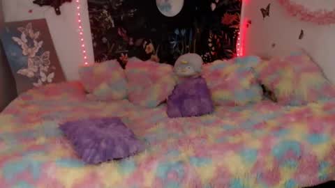 april_l6 online show from June 1, 9:05 pm