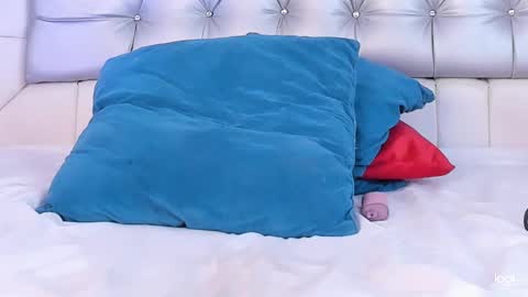 APRIL online show from December 14, 6:20 pm