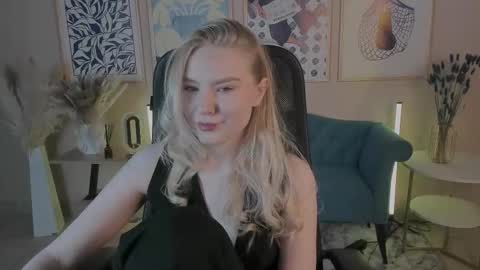 Snapshot of aprilserenity chatting on September 16, 1:02 am April. All year round. online show from September 16, 1:02 am