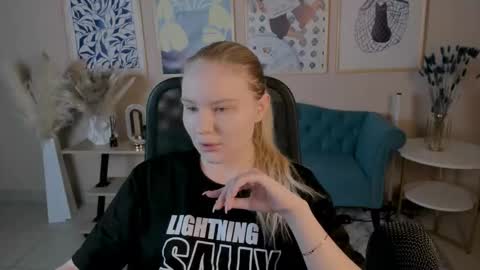 Snapshot of aprilserenity chatting on October 1, 2:05 am April. All year round. online show from October 1, 2:05 am