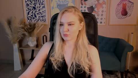 Snapshot of aprilserenity chatting on September 11, 2:01 am April. All year round. online show from September 11, 2:01 am