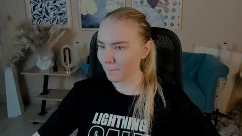 Snapshot of aprilserenity chatting on October 28, 3:01 am April. All year round. online show from October 28, 3:01 am