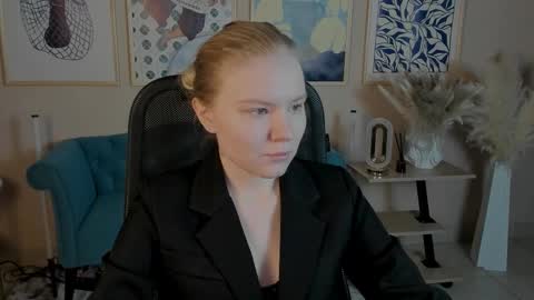 Snapshot of aprilserenity chatting on October 24, 2:29 am April. All year round. online show from October 24, 2:29 am