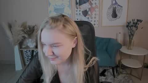 Snapshot of aprilserenity chatting on September 23, 1:48 am April. All year round. online show from September 23, 1:48 am