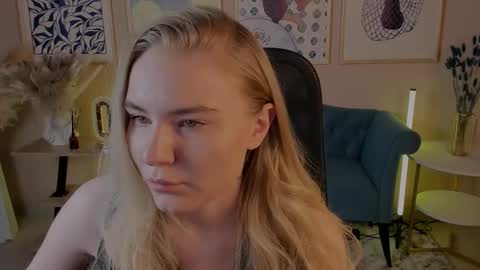 Snapshot of aprilserenity chatting on October 13, 2:58 am April. All year round. online show from October 13, 2:58 am