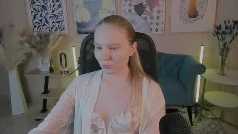 Snapshot of aprilserenity chatting on October 5, 4:06 am April. All year round. online show from October 5, 4:06 am