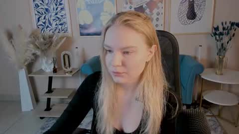 Snapshot of aprilserenity chatting on September 30, 1:44 am April. All year round. online show from September 30, 1:44 am