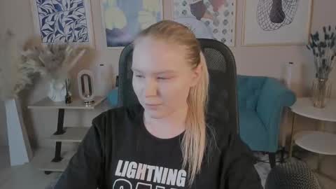 Snapshot of aprilserenity chatting on October 4, 3:56 am April. All year round. online show from October 4, 3:56 am