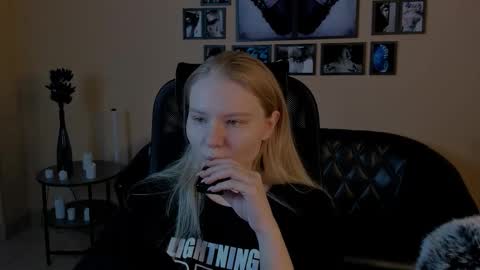 Snapshot of aprilserenity chatting on October 10, 2:38 am April. All year round. online show from October 10, 2:38 am