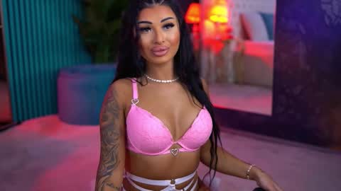 Snapshot of arabellaposh chatting on October 10, 5:56 am arabellaposh online show from October 10, 5:56 am