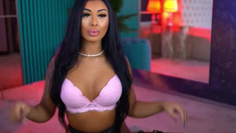 Snapshot of arabellaposh chatting on October 25, 6:43 am arabellaposh online show from October 25, 6:43 am