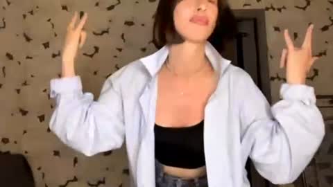 lily online show from July 25, 4:03 pm