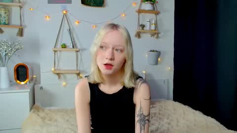 Jenny online show from November 3, 8:18 am