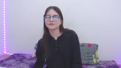 Snapshot of ari_james chatting on September 26, 9:29 am Ahri James online show from September 26, 9:29 am