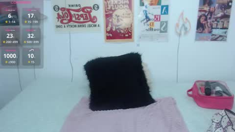 Snapshot of ari_rossee_ chatting on March 12, 9:56 pm    online show from March 12, 9:56 pm