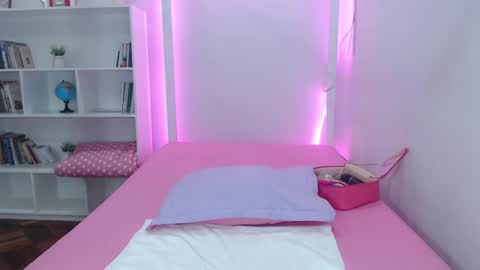 Snapshot of ari_rossee_ chatting on February 13, 1:50 am    online show from February 13, 1:50 am