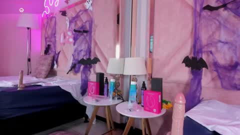 Snapshot of aria_joness_ chatting on October 24, 2:46 pm Aria Jones online show from October 24, 2:46 pm