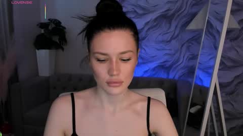 aria_mila online show from March 23, 4:18 am