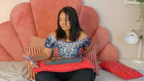 A R I A  B E N E T T  online show from July 13, 2:01 am