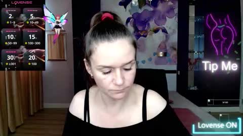 Snapshot of ariagrays chatting on October 13, 1:25 pm AriaGray online show from October 13, 1:25 pm