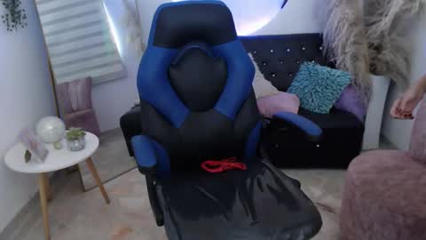 ariah_cute online show from April 18, 7:51 pm