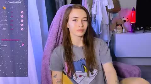 Snapshot of ariamill chatting on October 28, 7:36 am Ari online show from October 28, 7:36 am