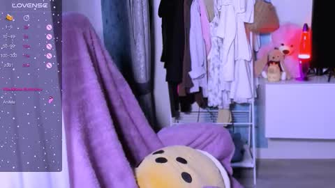 Snapshot of ariamill chatting on October 25, 5:26 am Ari online show from October 25, 5:26 am