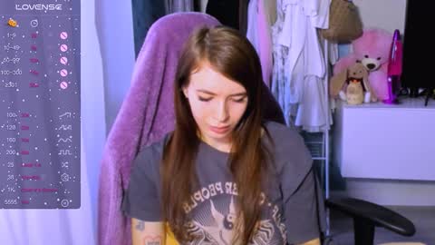 Snapshot of ariamill chatting on October 26, 6:20 am Ari online show from October 26, 6:20 am